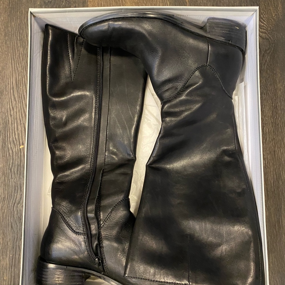 Black leather knee high boots size 9.5 zippered.